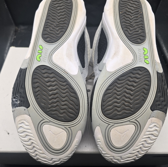 Nike‎ White and Black Athletic Shoes